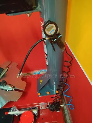 Self Centering 4jaw Wheel Clamping System Tyre Changer STC 768 Machine