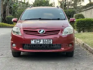 Toyota Auris 2010 Red