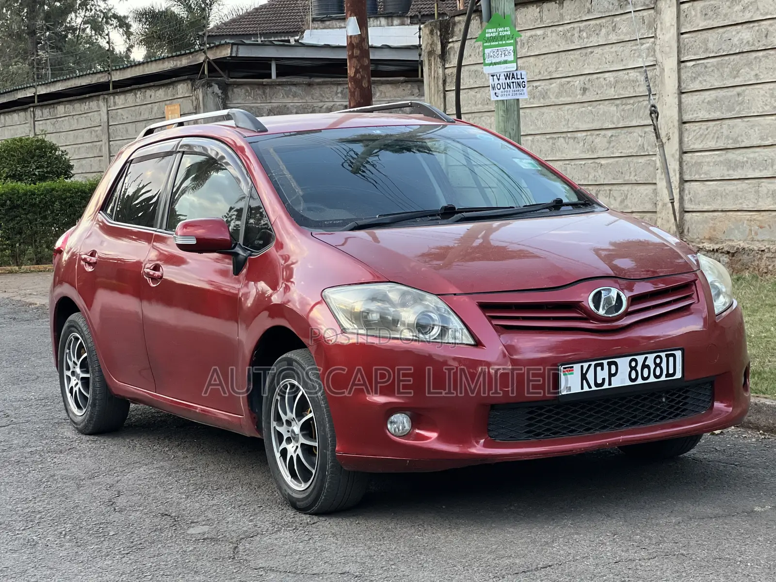 Toyota Auris 2010 Red