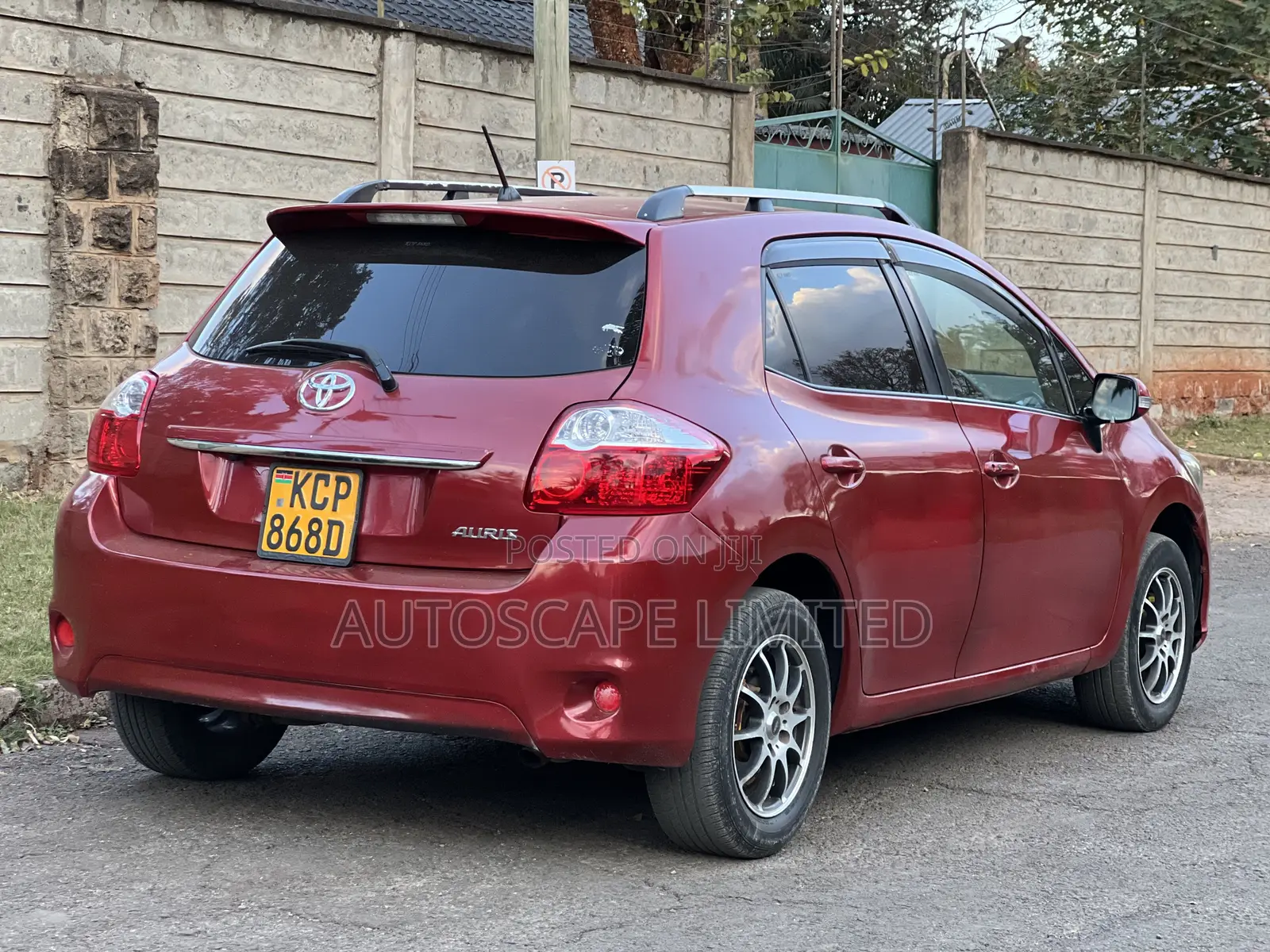 Toyota Auris 2010 Red