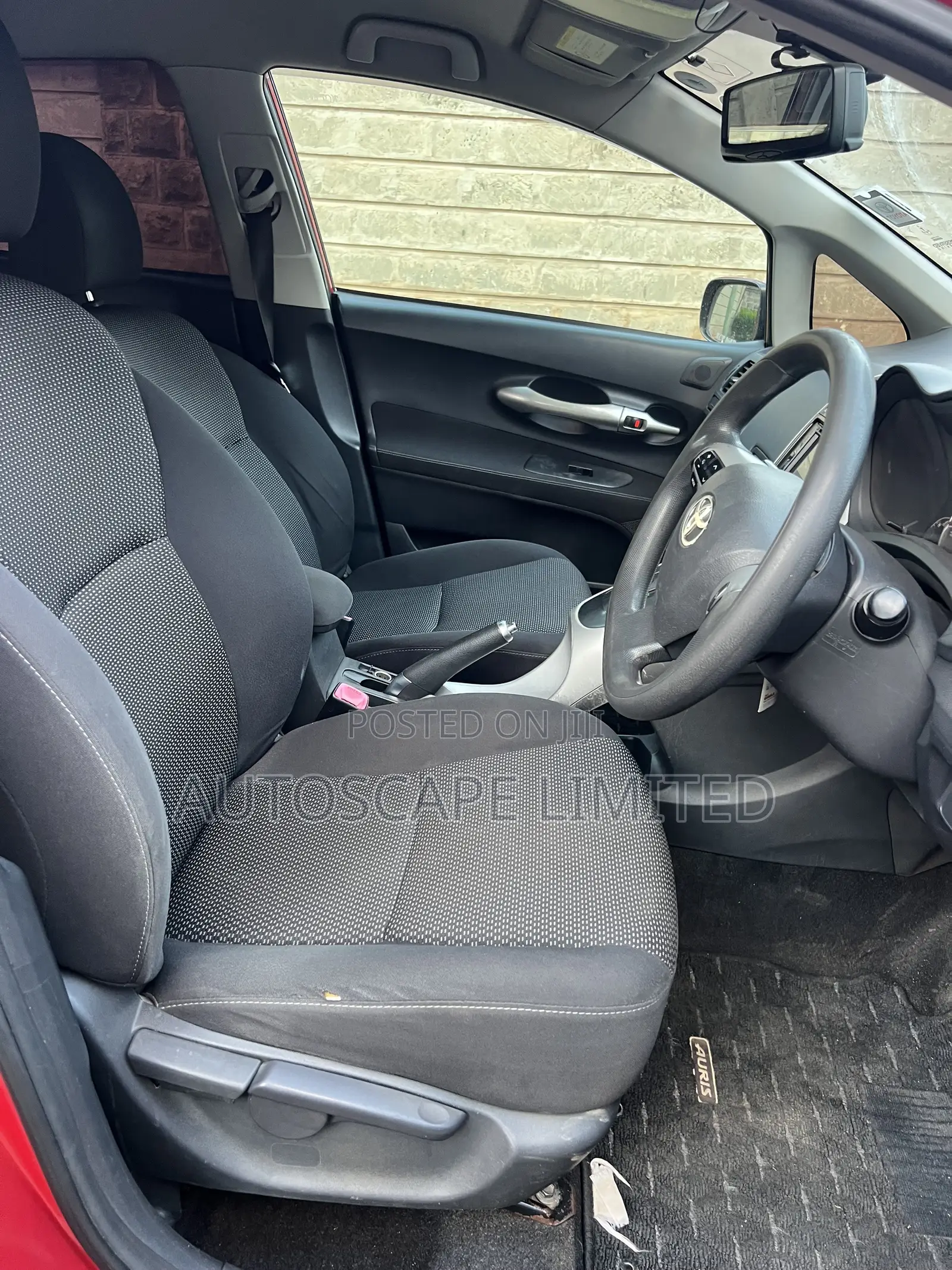 Toyota Auris 2010 Red