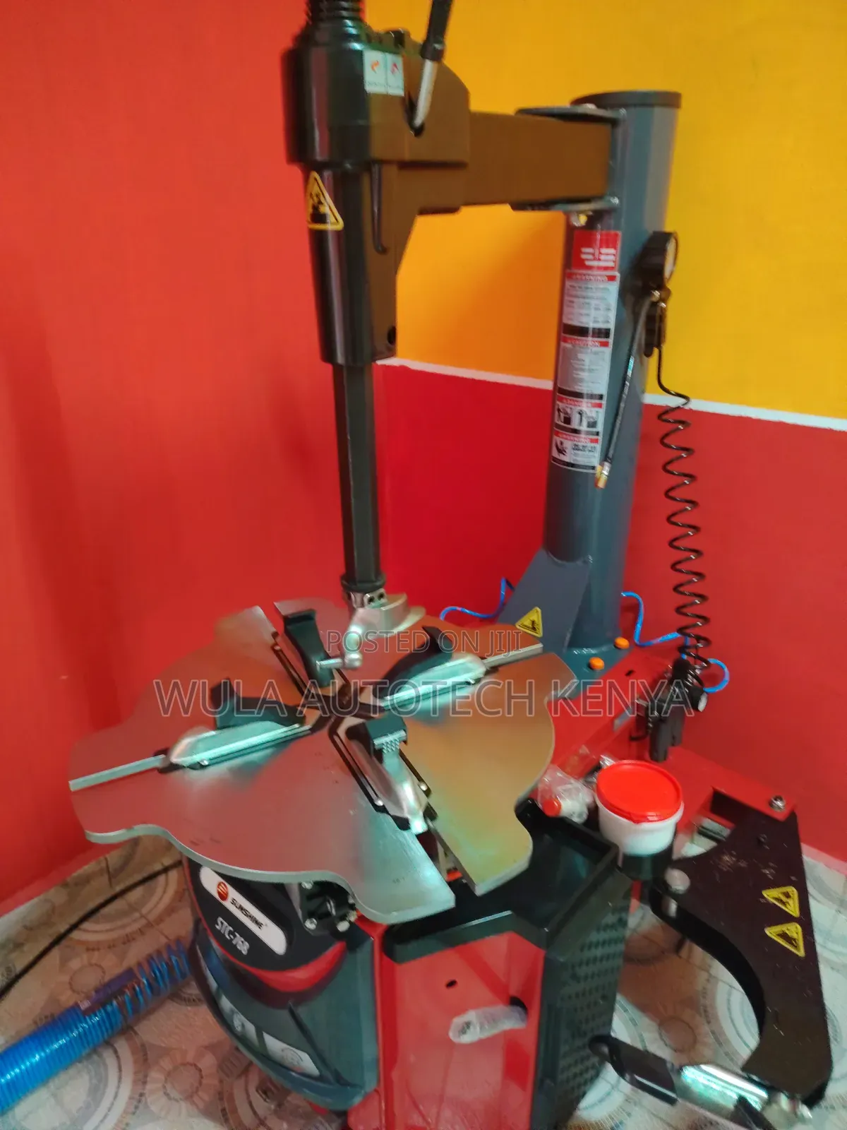 Internal Clamping 13"-24" Tyre Changer STC 768 Sunshine Italy