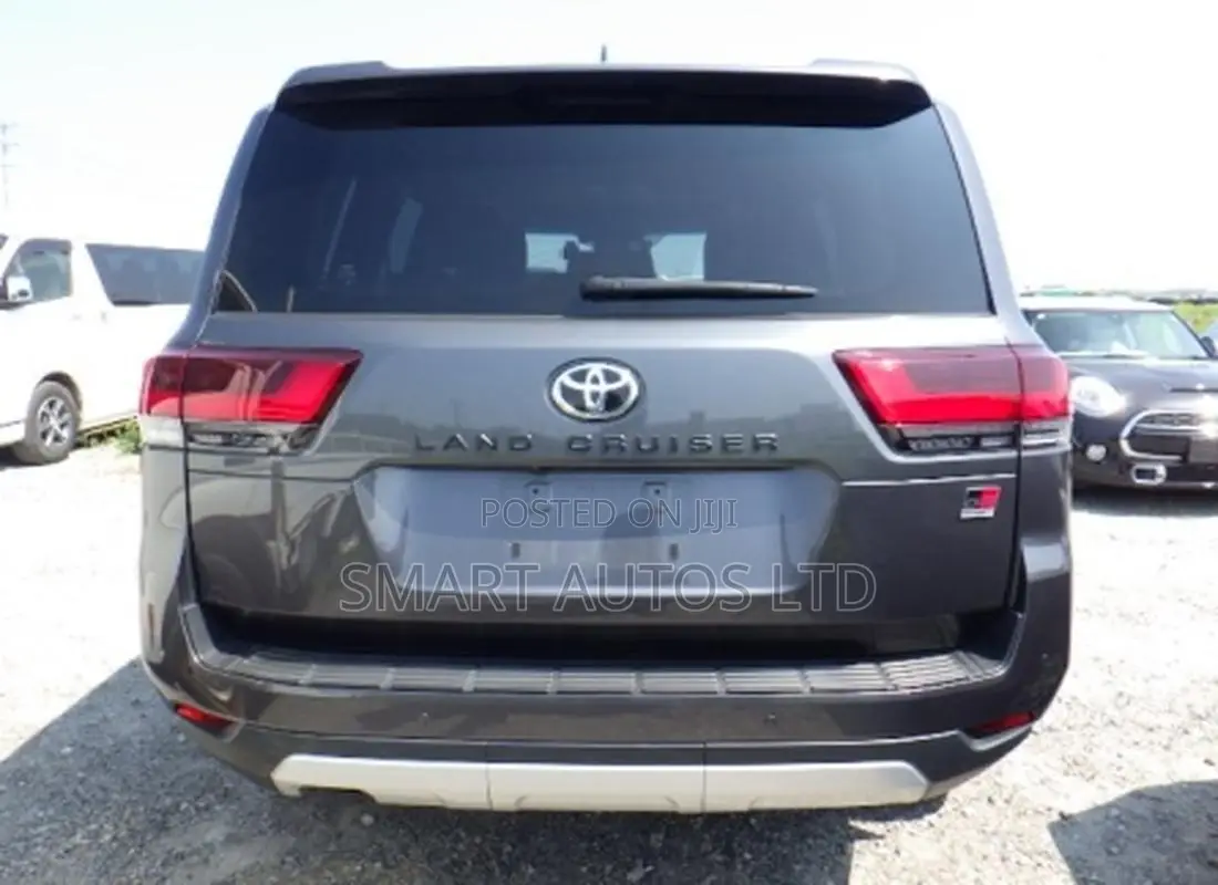 Toyota Land Cruiser LC300 2023 Gray