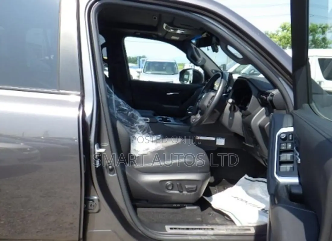 Toyota Land Cruiser LC300 2023 Gray