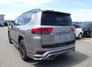 Toyota Land Cruiser LC300 2023