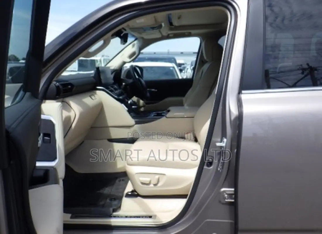 Toyota Land Cruiser LC300 2023