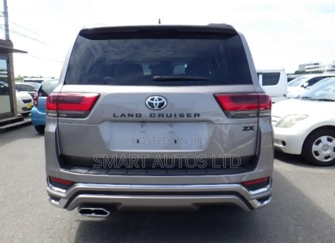 Toyota Land Cruiser LC300 2023