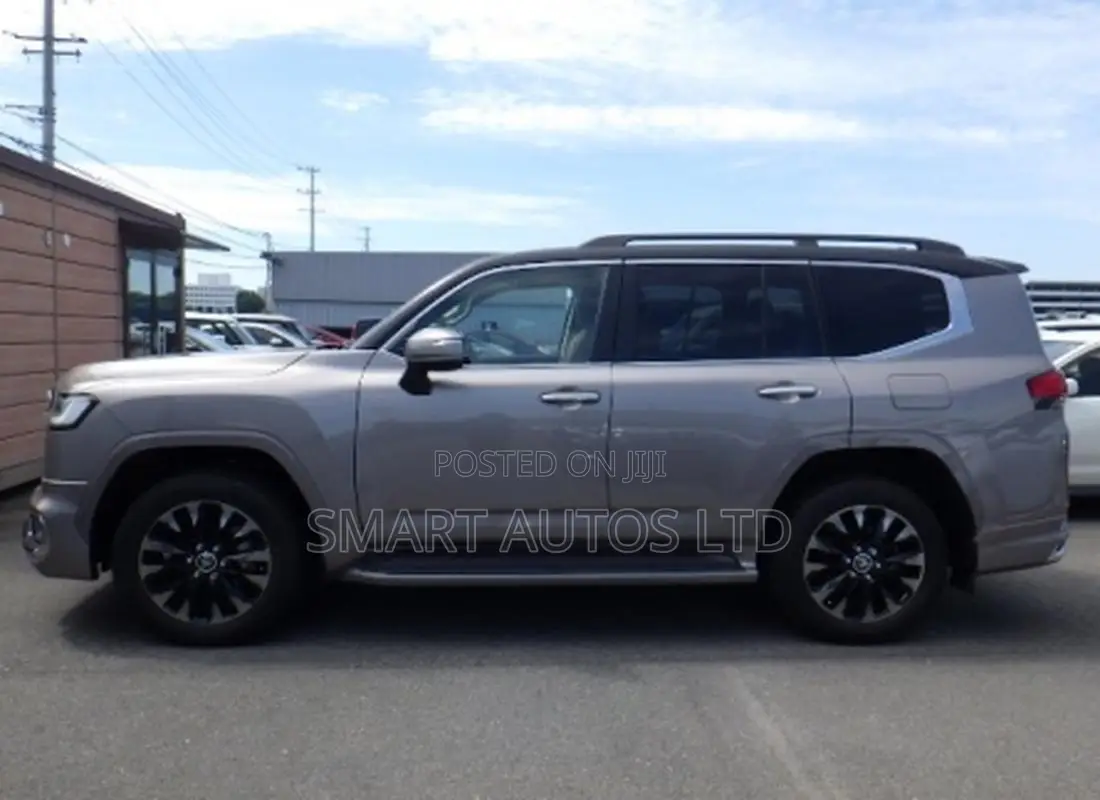 Toyota Land Cruiser LC300 2023