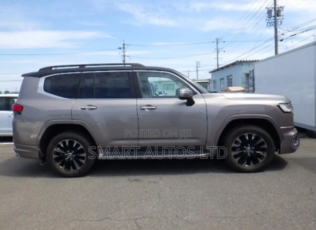 Toyota Land Cruiser LC300 2023