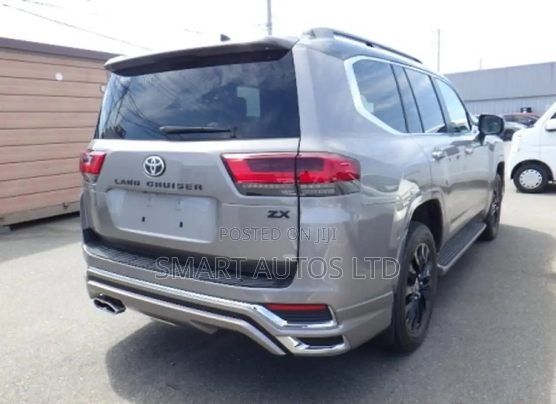 Toyota Land Cruiser LC300 2023
