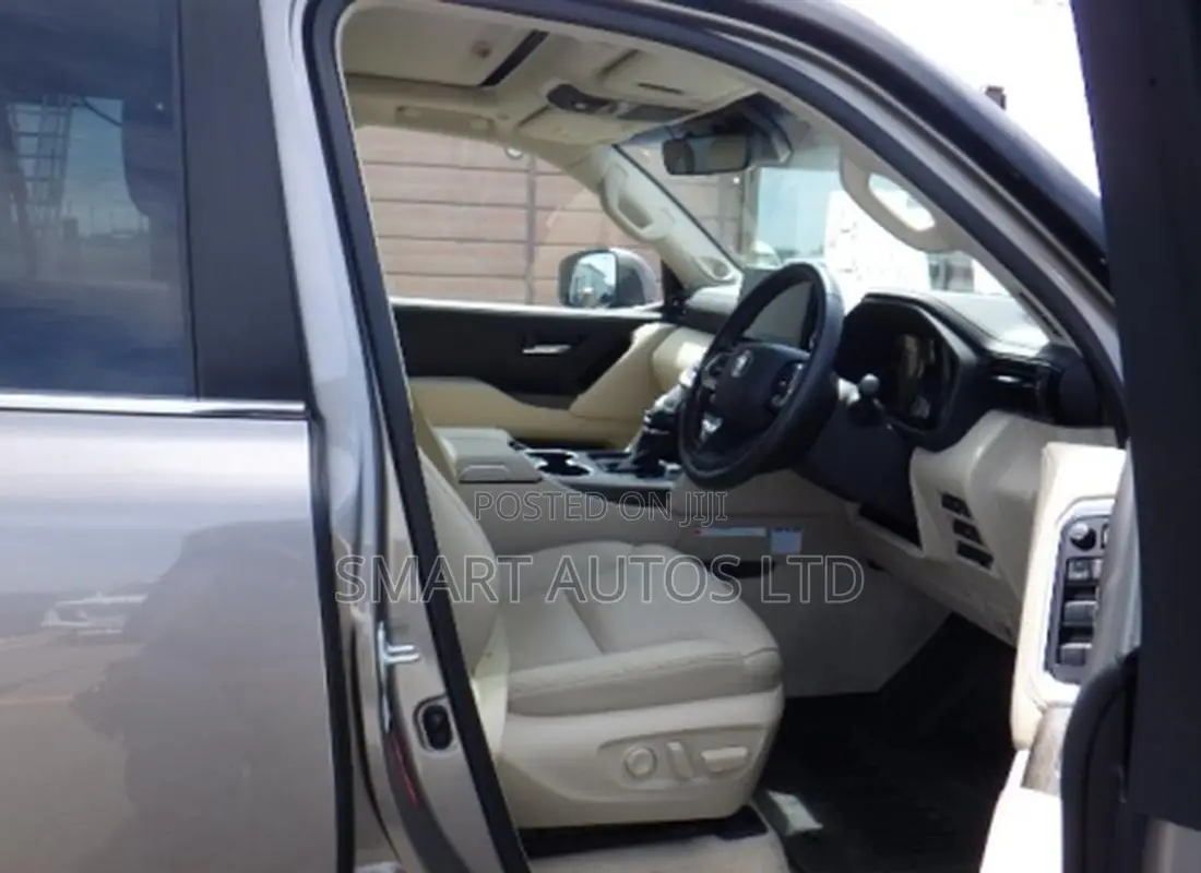 Toyota Land Cruiser LC300 2023