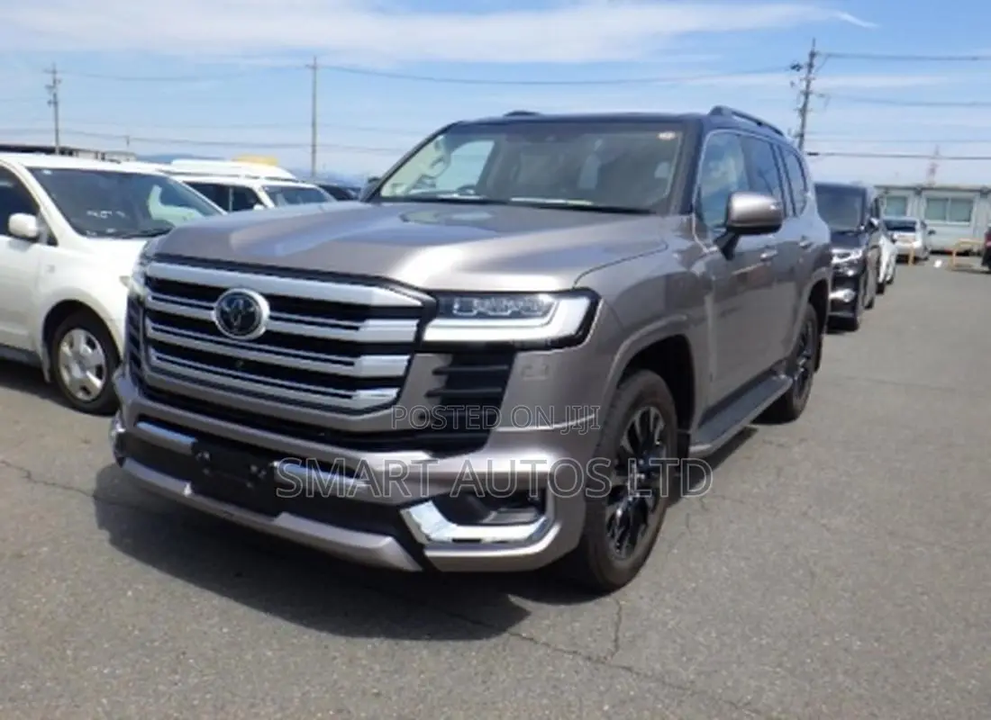 Toyota Land Cruiser LC300 2023