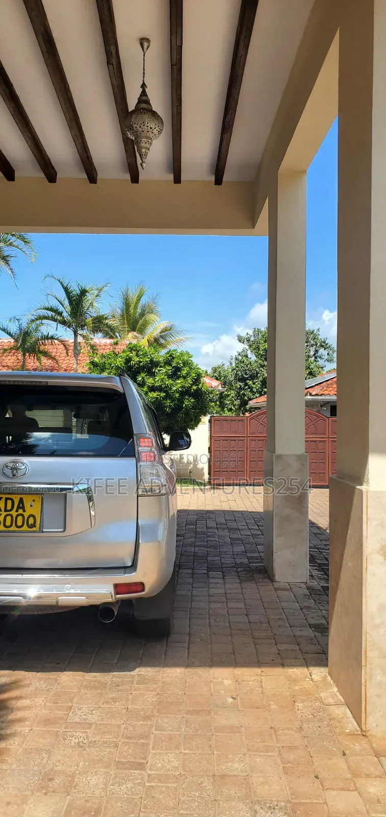 Selfdrive/Chauffer Driven Car Hire