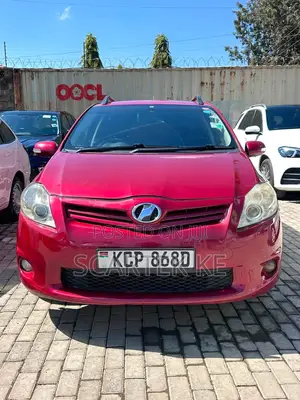 Toyota Auris 2010 Red