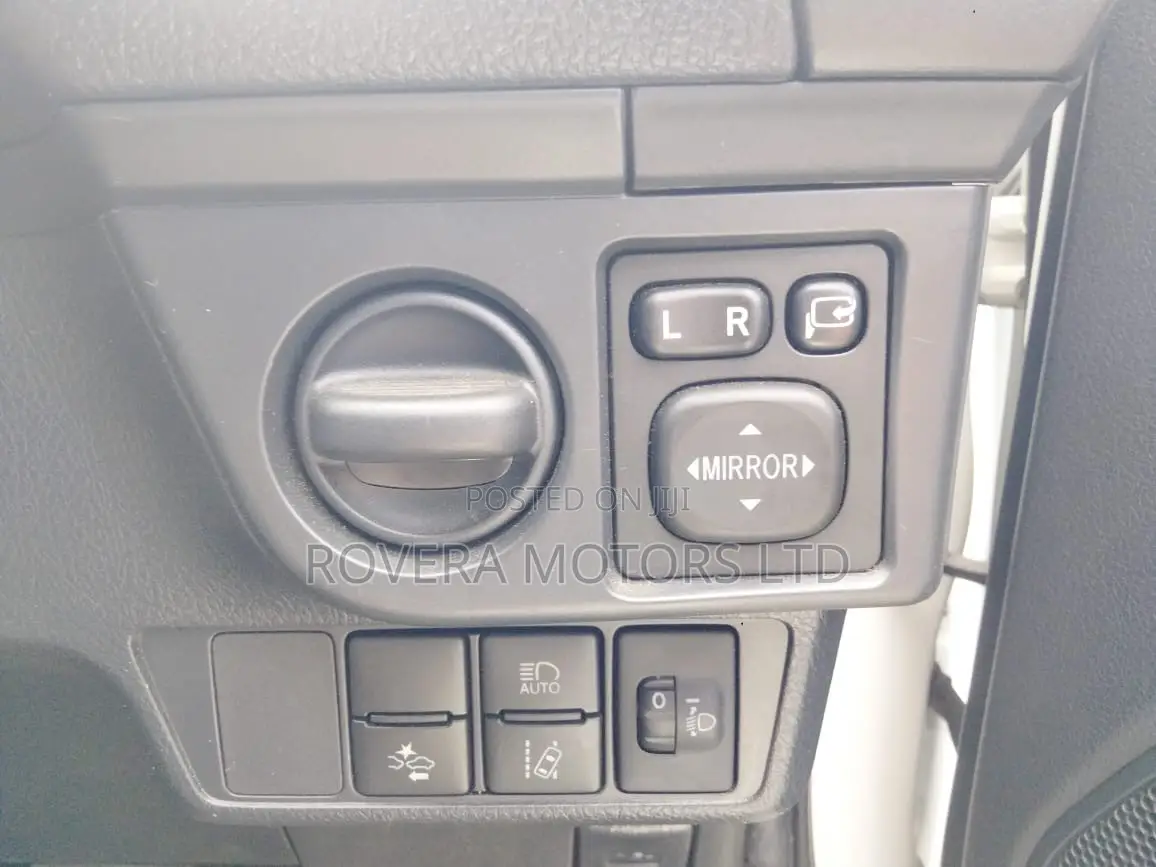 Toyota Corolla Fielder 2018 White