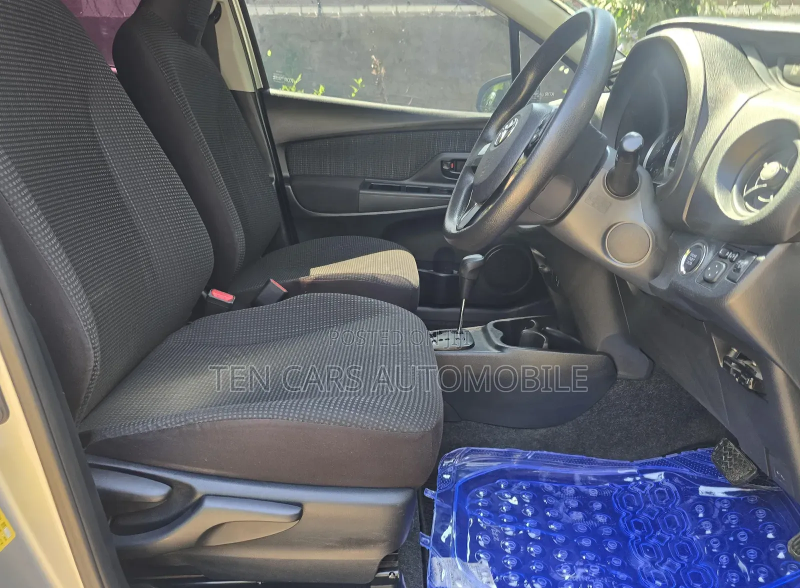 Toyota Vitz 2017 Silver