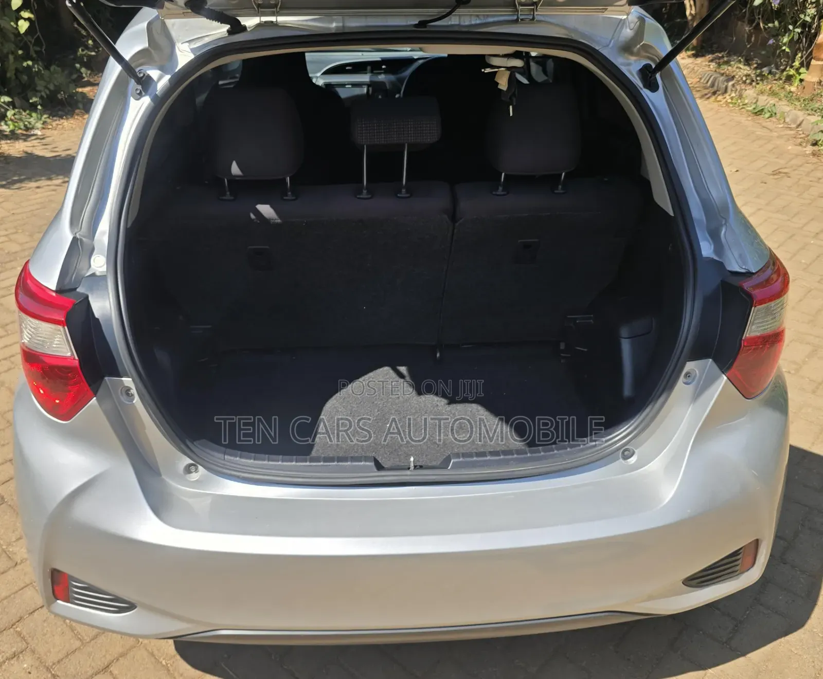 Toyota Vitz 2017 Silver