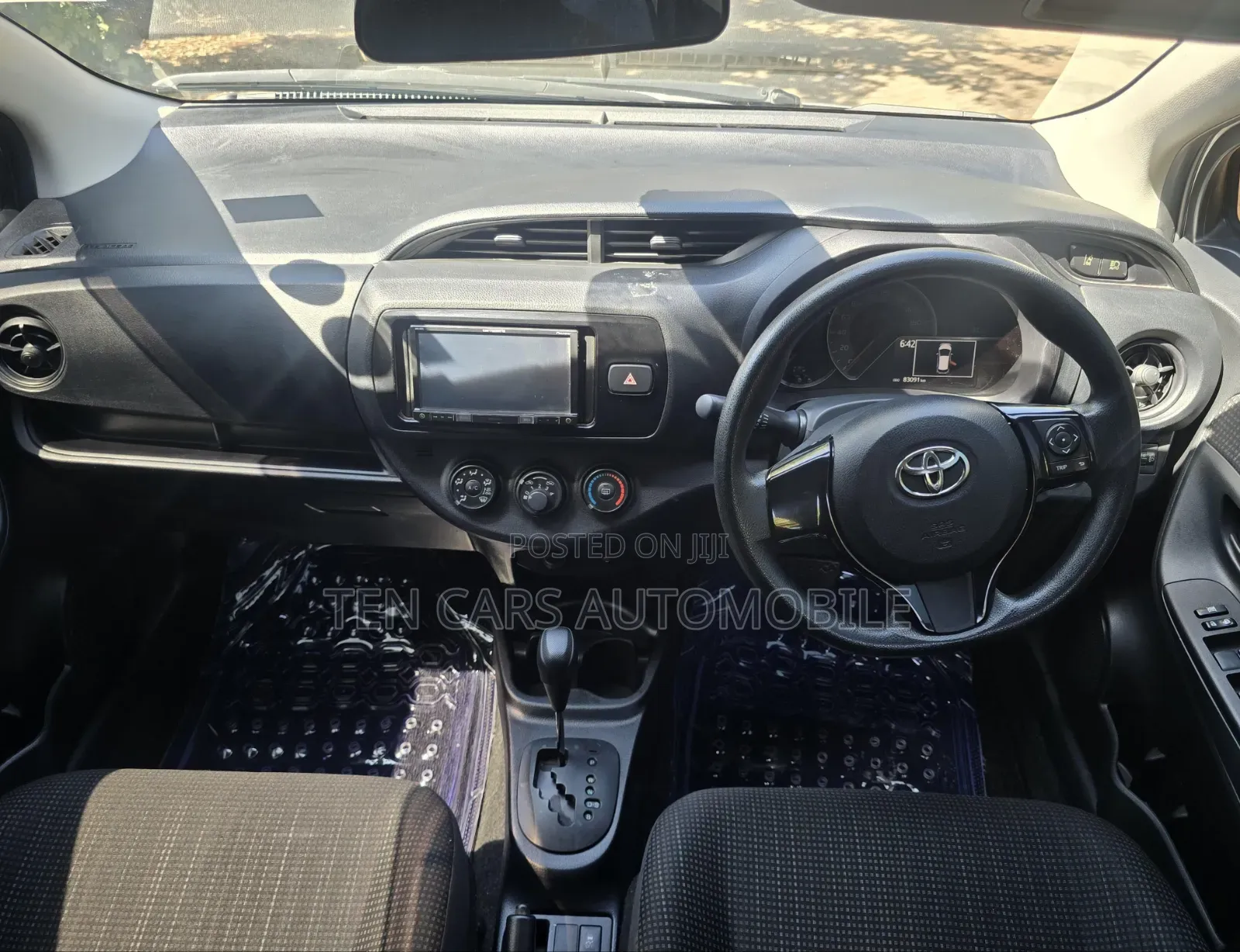 Toyota Vitz 2017 Silver