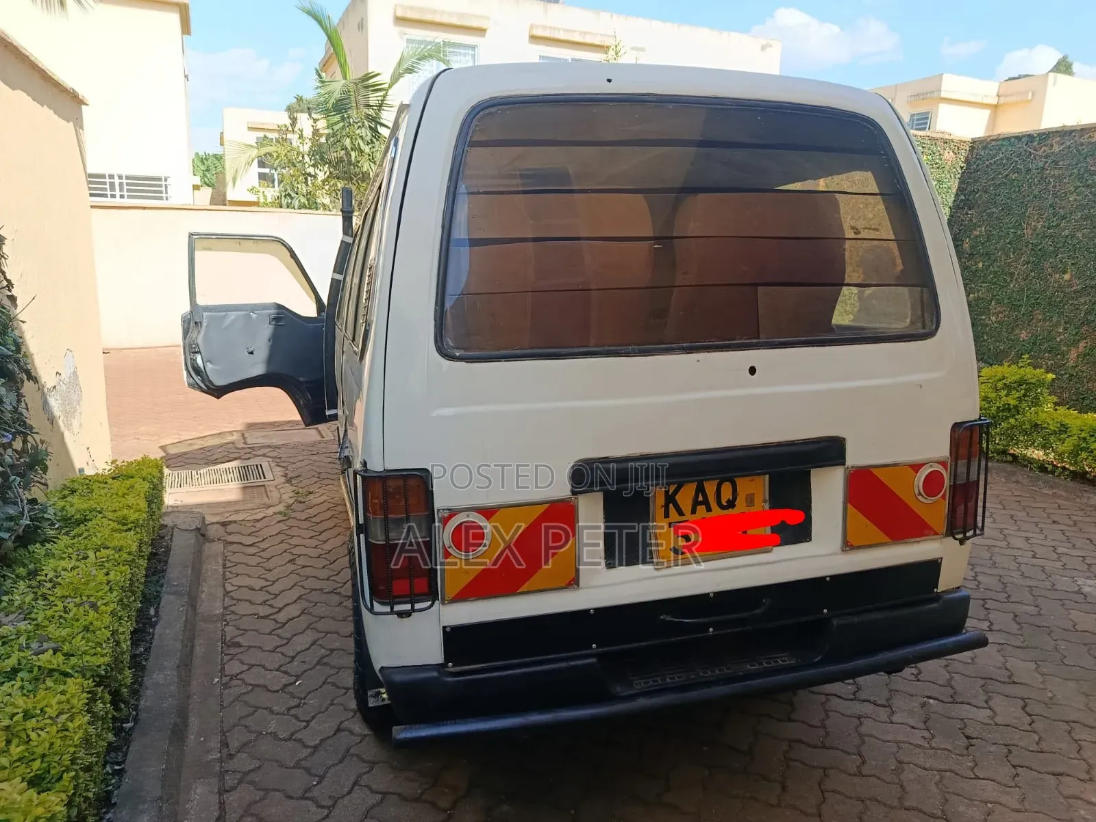 Nissan Caravan (Urvan) 1998 White