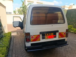 Nissan Caravan (Urvan) 1998 White