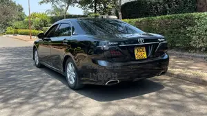 Toyota Crown 2012 Black
