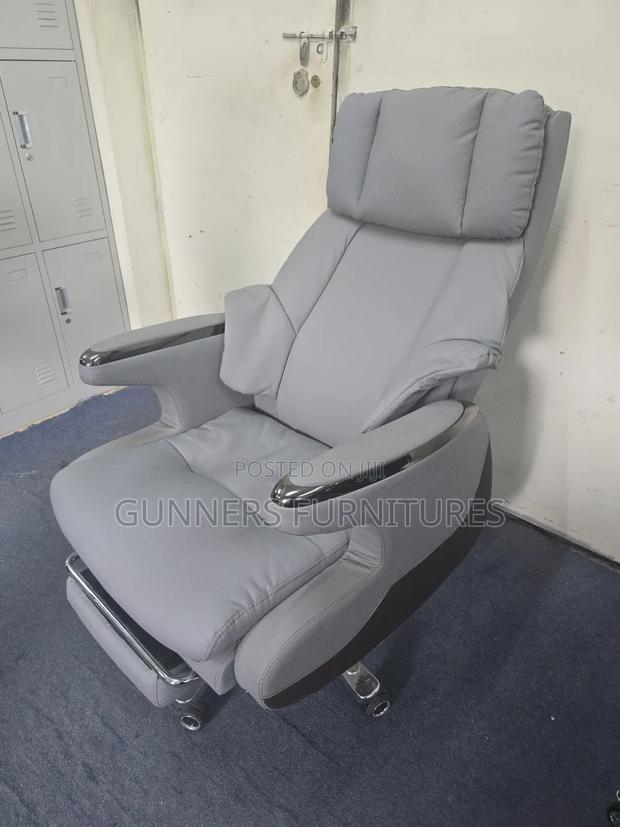 Director's Executive Office Chair With a Footrest