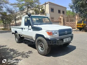 Toyota Land Cruiser 2013 White