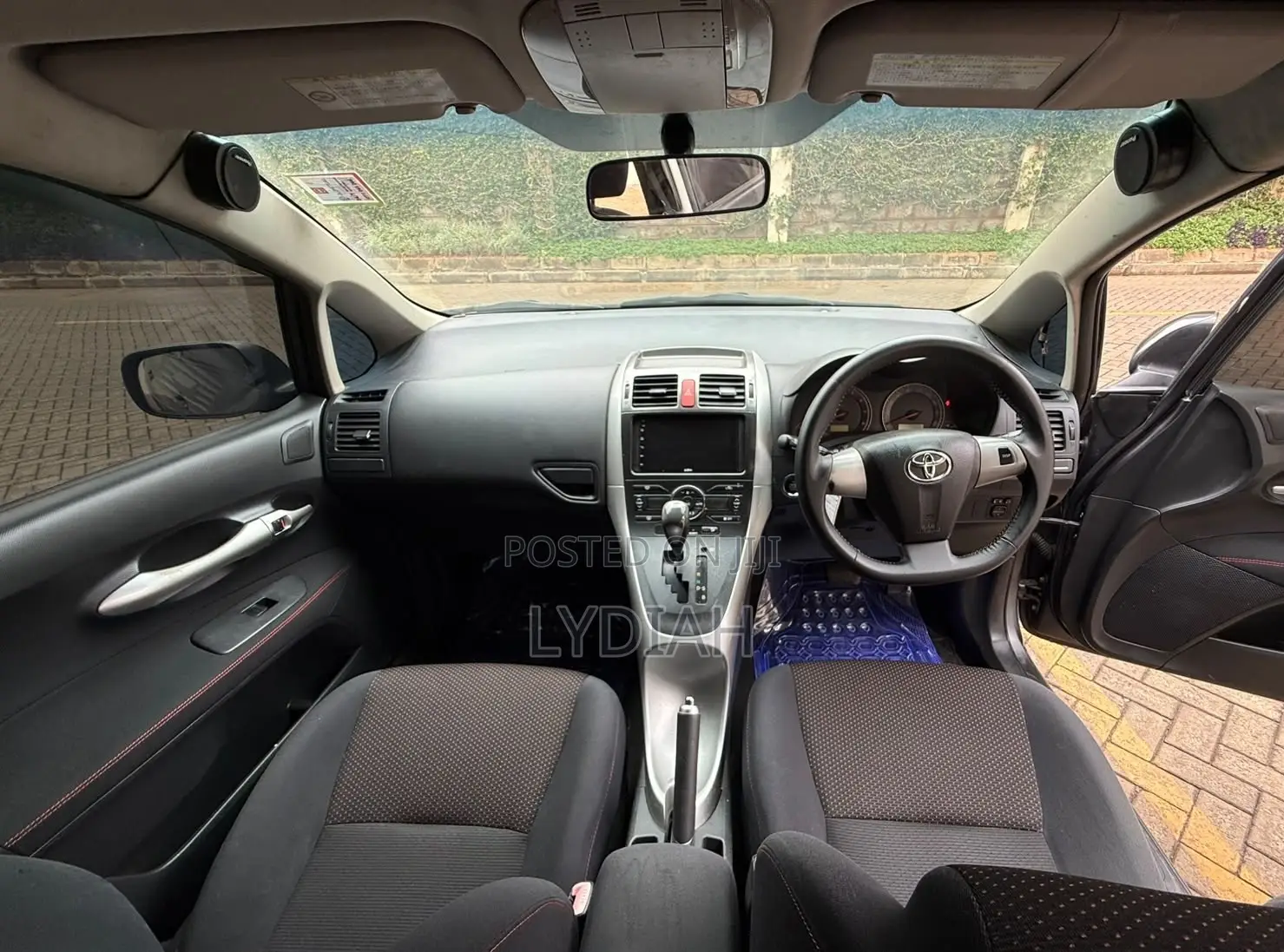 Toyota Auris 2010 Gray
