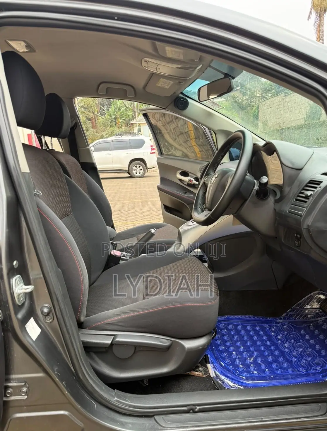 Toyota Auris 2010 Gray