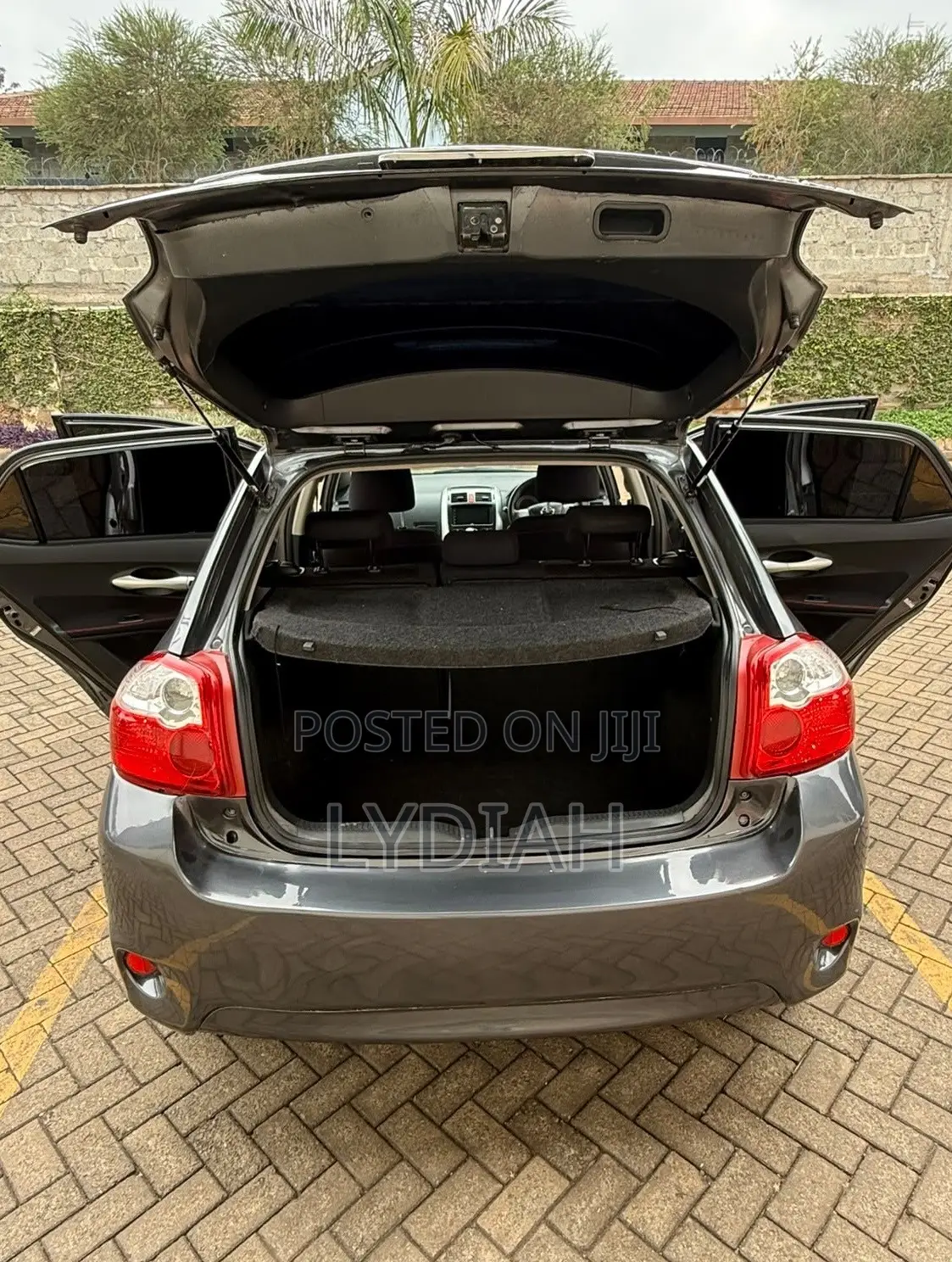 Toyota Auris 2010 Gray