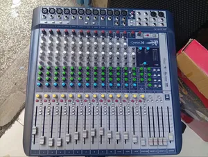 Soundcraft Signature 16 High-Performance 16Input Analog Mixing Console