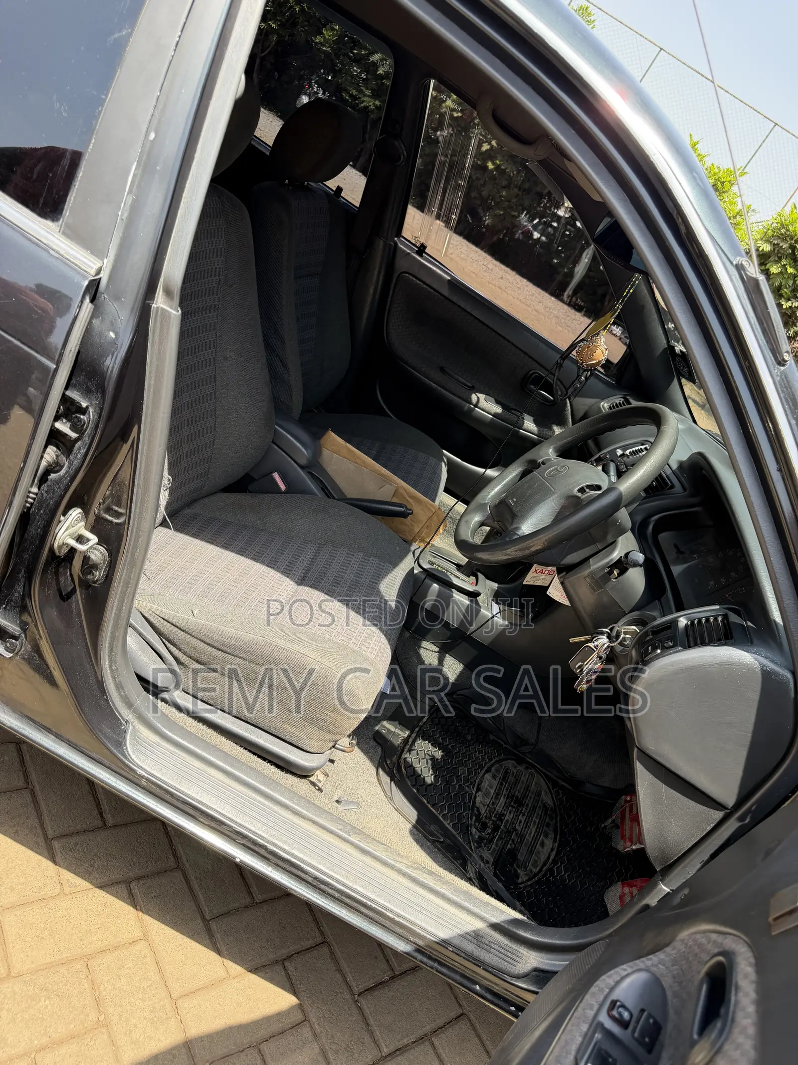 Toyota Corolla 2000 Gray