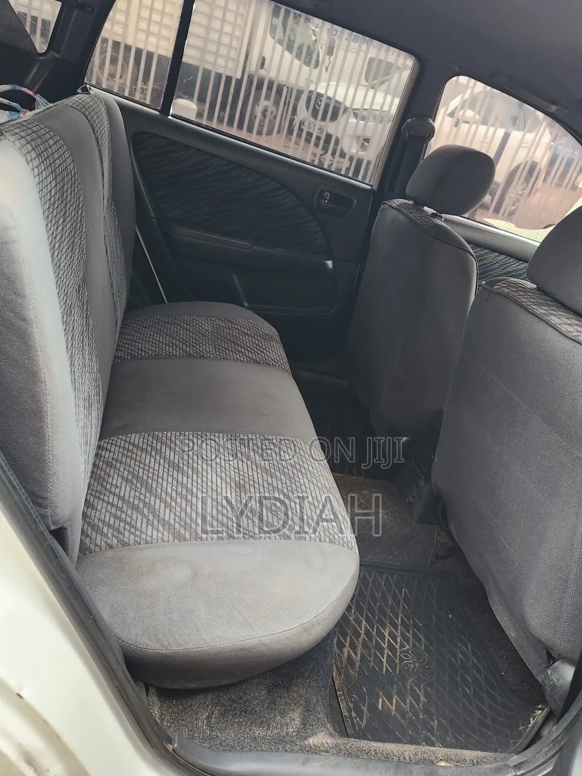 Toyota Caldina 2000 White