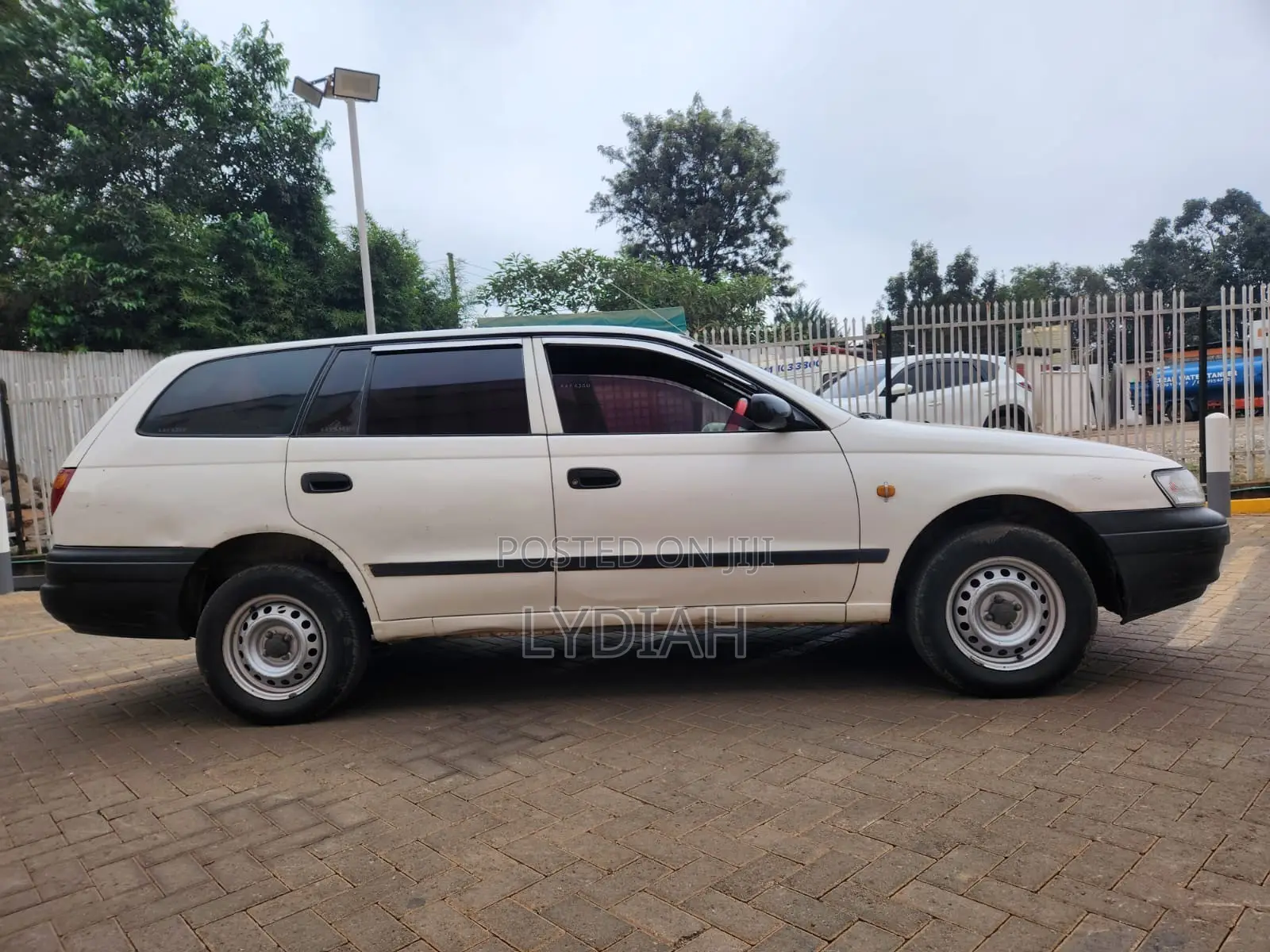 Toyota Caldina 2000 White