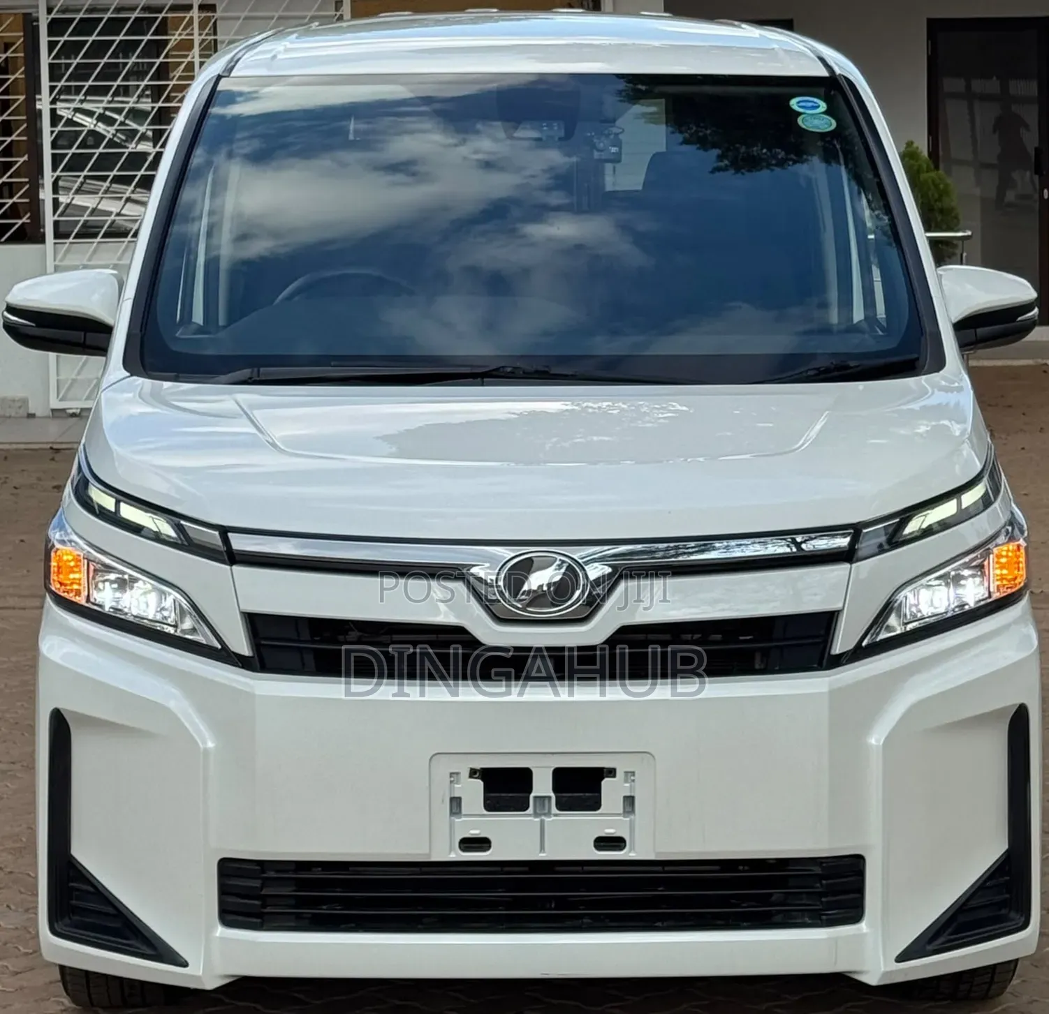 Toyota Voxy 2019 Pearl