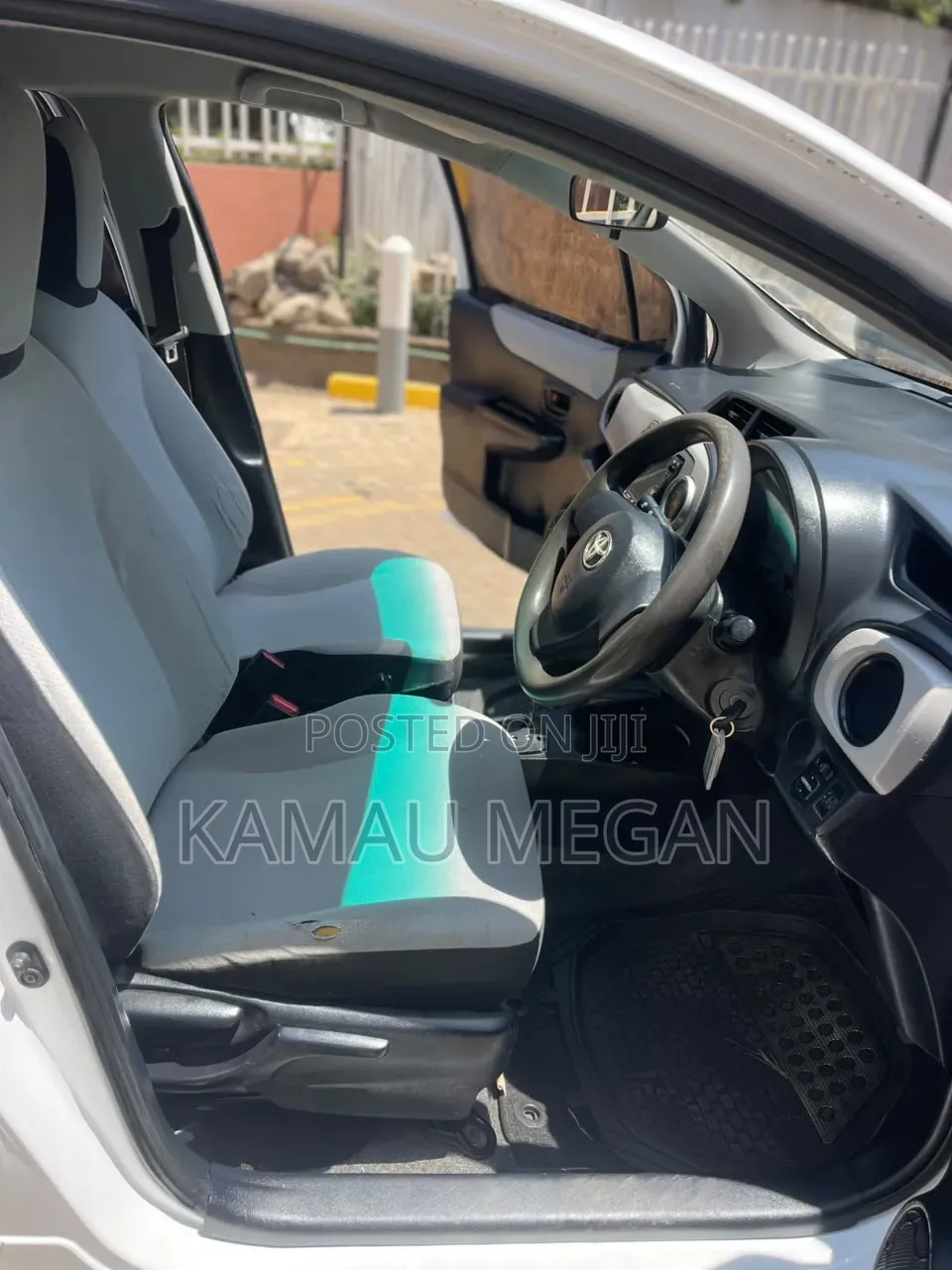 Toyota Vitz 2012 White
