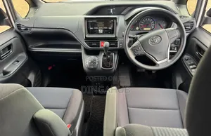 Toyota Voxy 2019 Pearl