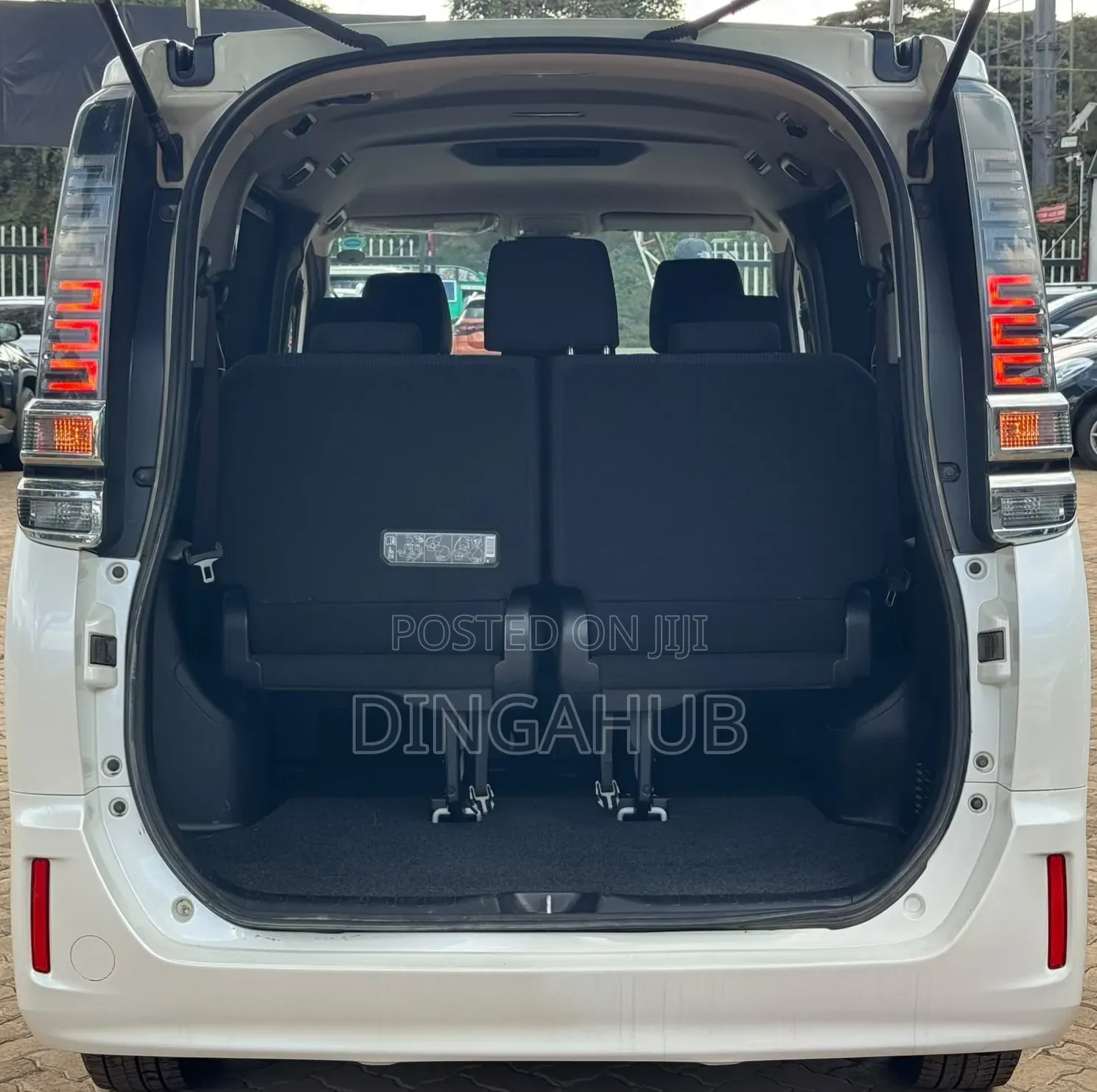 Toyota Voxy 2019 Pearl