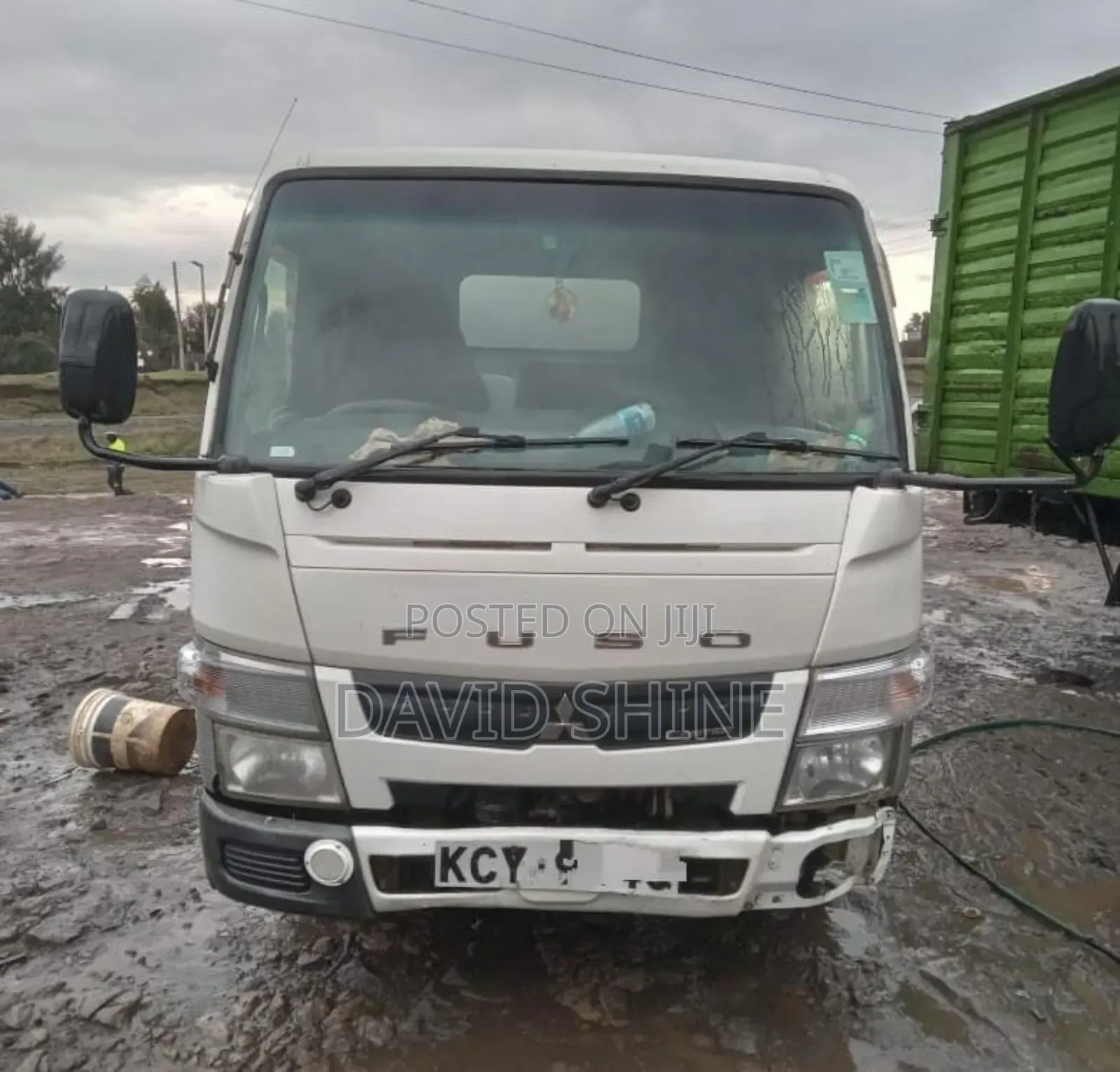 KCY Mitsubishi Fuso Canter 2012 Model Semi-Auto Diesel 3000cc 
Double