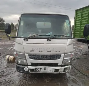 KCY Mitsubishi Fuso Canter 2012 Model Semi-Auto Diesel 3000cc 
Double