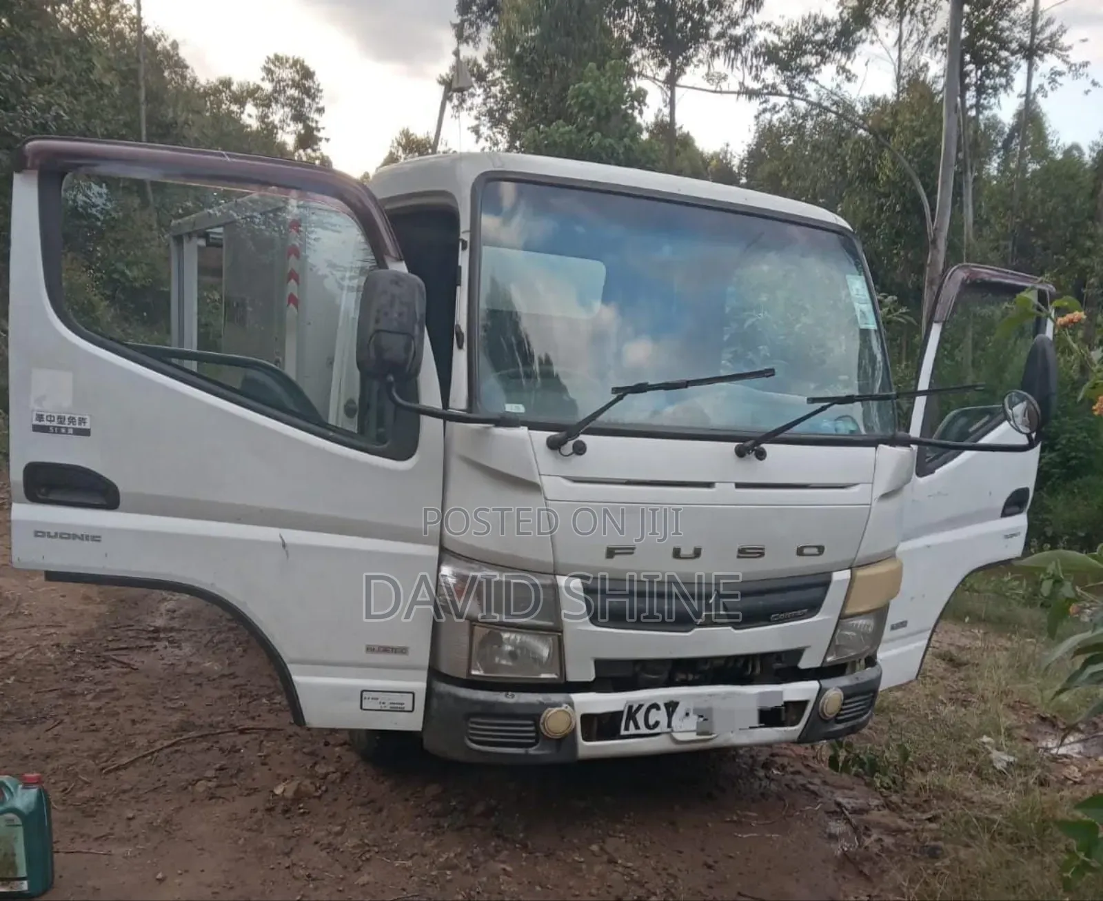 KCY Mitsubishi Fuso Canter 2012 Model Semi-Auto Diesel 3000cc 
Double