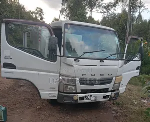 KCY Mitsubishi Fuso Canter 2012 Model Semi-Auto Diesel 3000cc 
Double