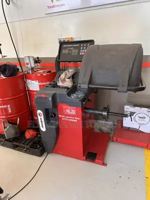 Heavy Commercial Italian Wheel Balancer