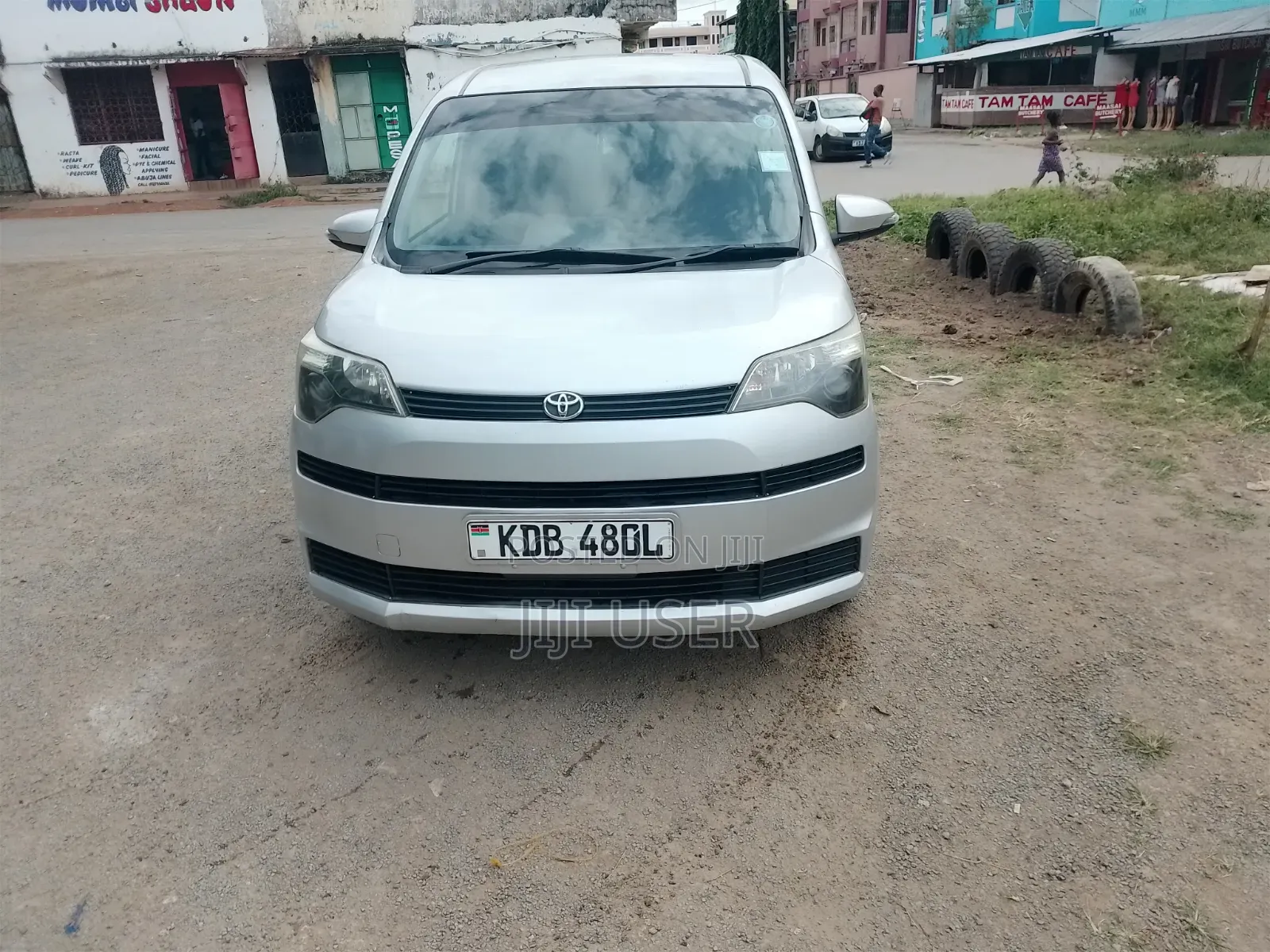 Toyota Spade 2013 Silver
