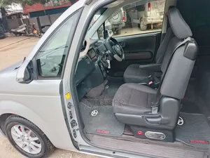 Toyota Spade 2013 Silver