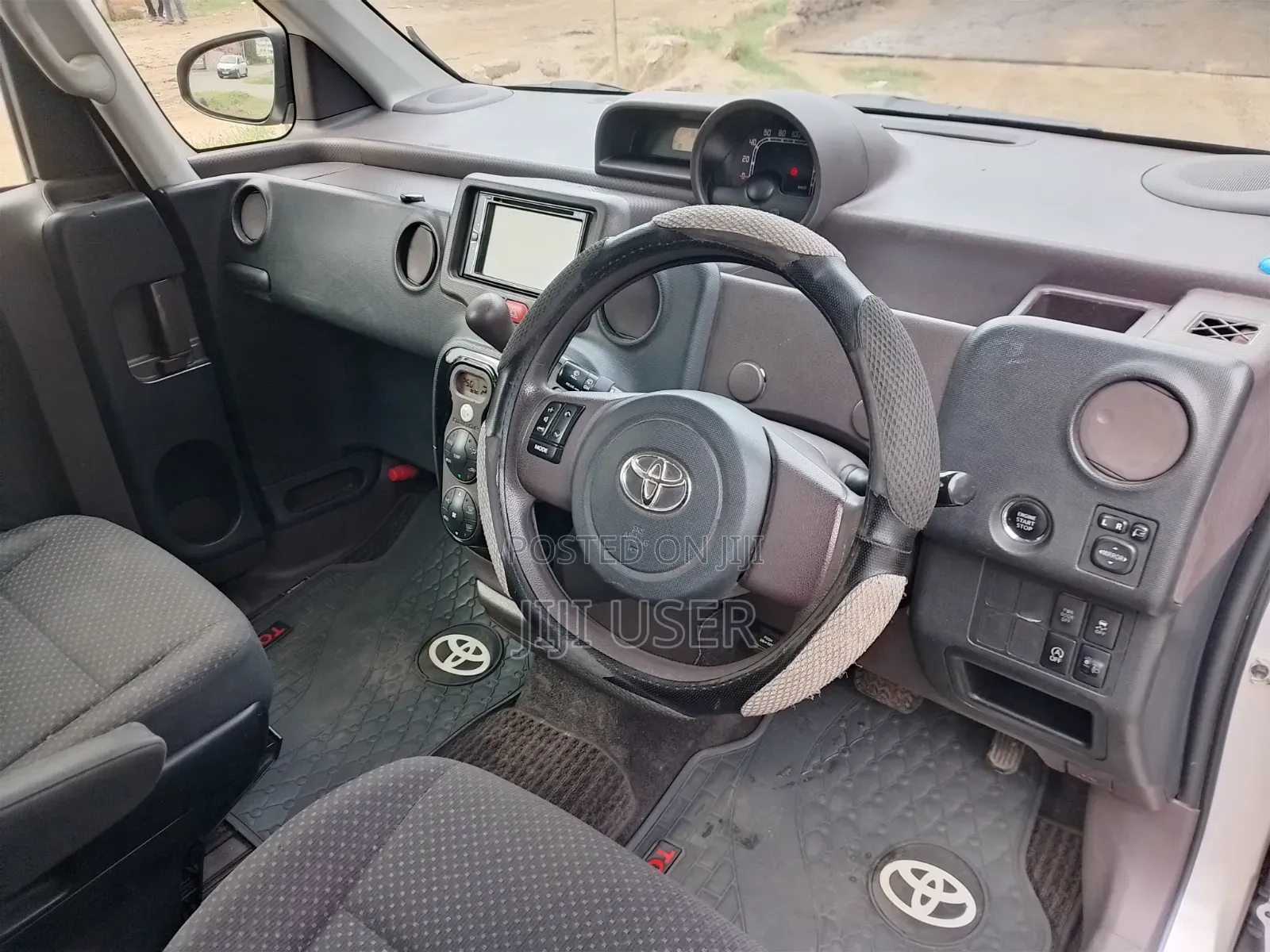 Toyota Spade 2013 Silver