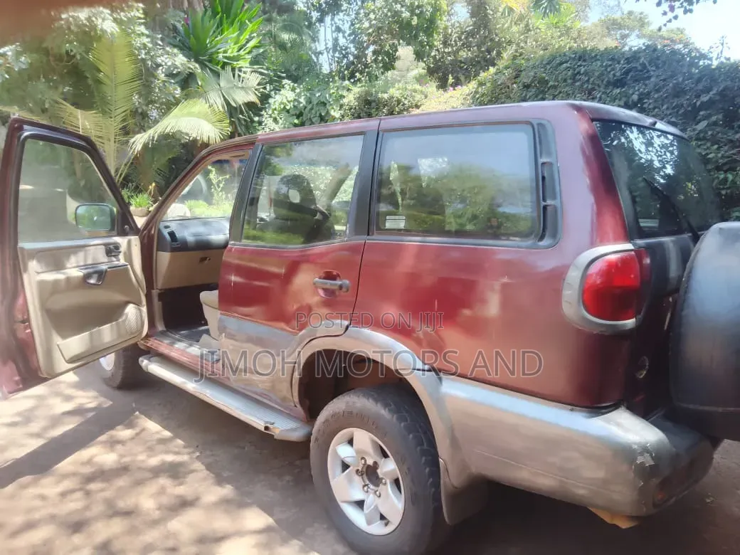 Nissan Terrano 1999 Red