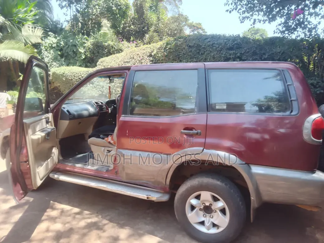 Nissan Terrano 1999 Red