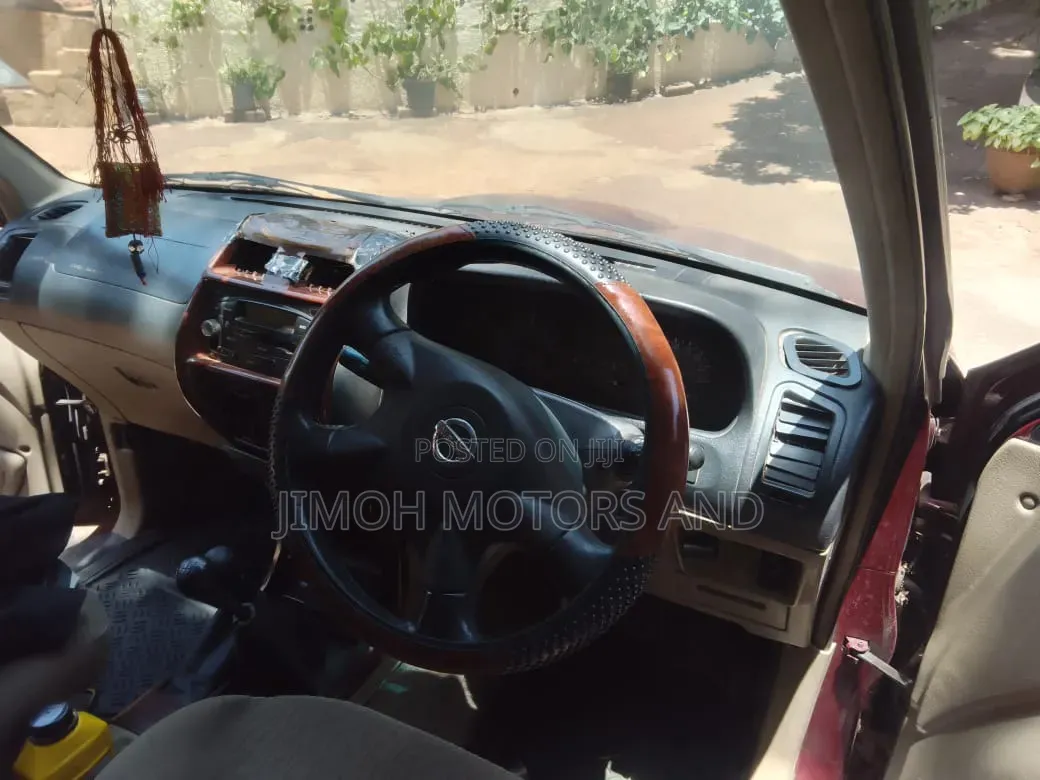 Nissan Terrano 1999 Red