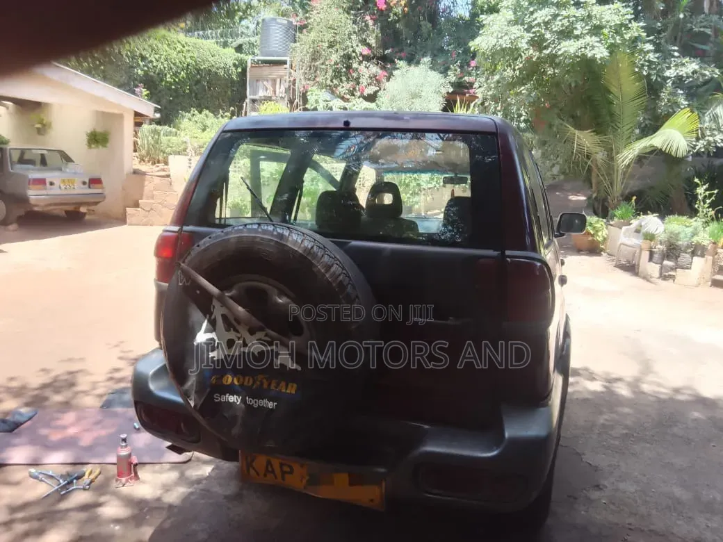 Nissan Terrano 1999 Red